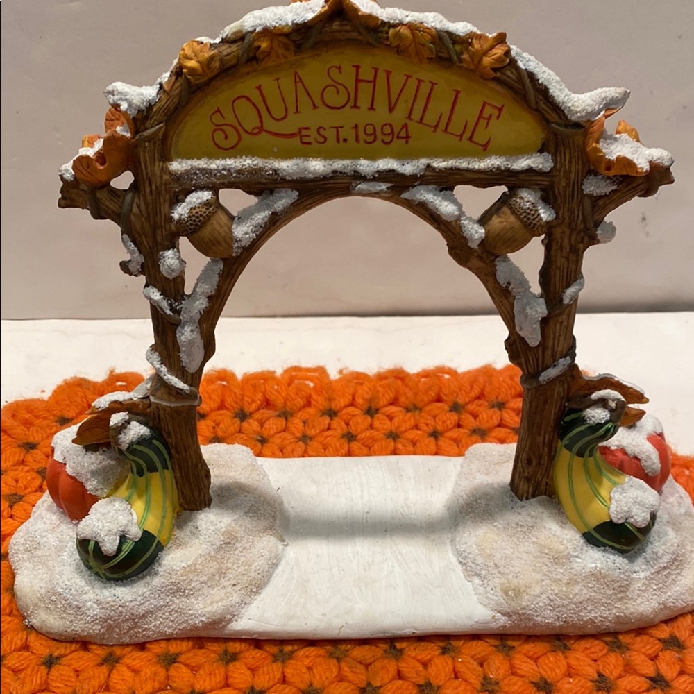Vintage 1994 & NWOT Charming Tails “Squashville Village” Sign